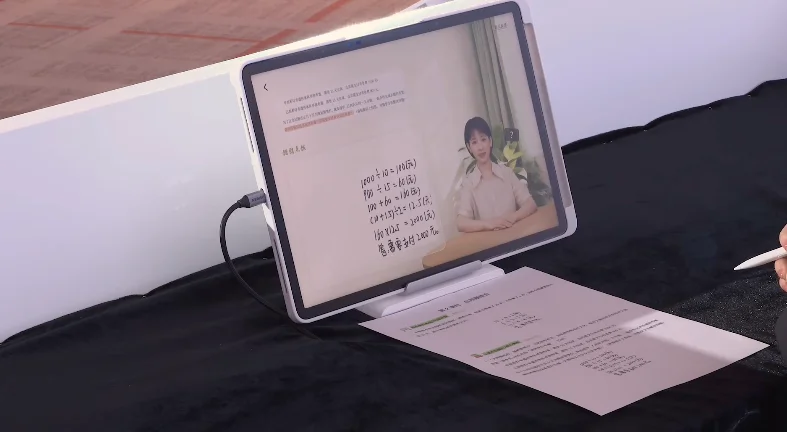 大模型越聪明，学习机越抢手：科大讯飞T90 Pro定义「真」个性化