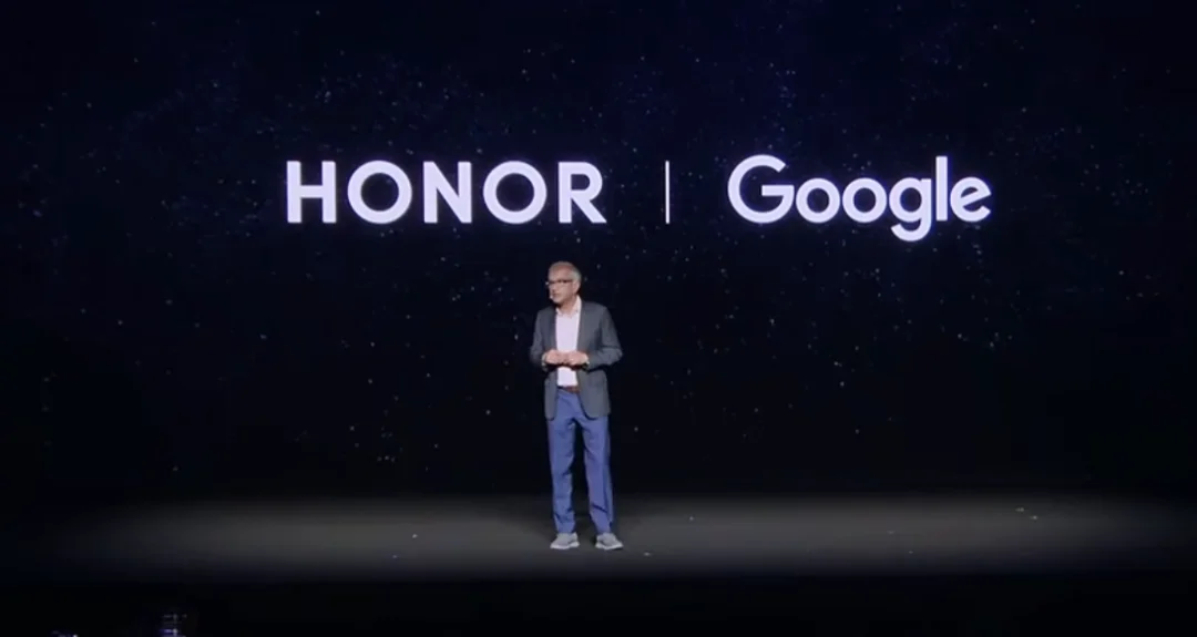 刚刚，荣耀人形机器人热舞亮相欧洲！全球第一个“机器人手机”真机首秀