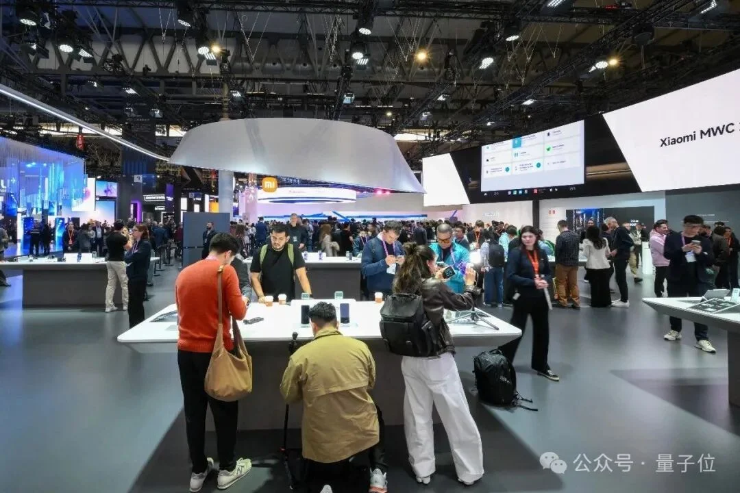 这届MWC真成了中国AI主场，小米直接把AI从对话框里拽出来接管物理世界了