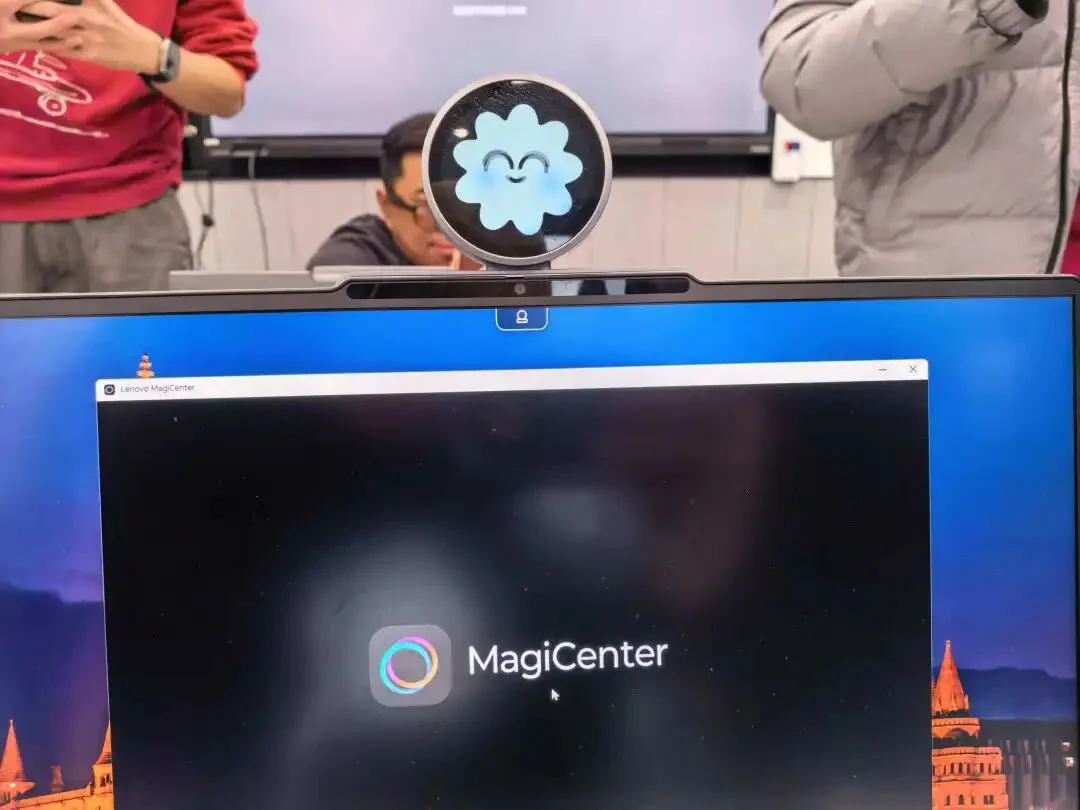 ​AI 助手的「硬件实体」，还能怎么变？