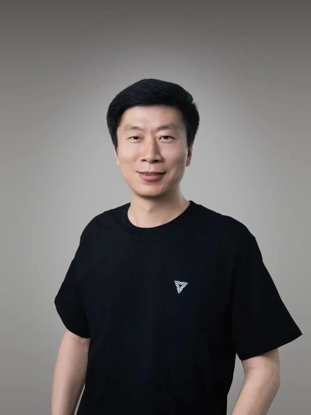 前小米高管创业机器人，用“爆品逻辑”做工业通用具身智能